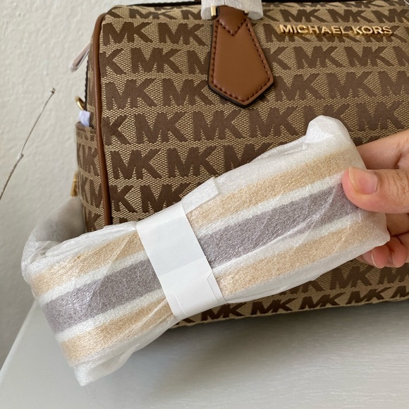 Michael Kors Bedford Large Duffle Satchel - Picture 2 of 9